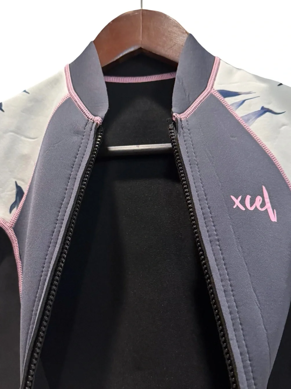 XCEL | Girls' Long Sleeve Shorty Wetsuit - Charcoal w/Dolphin Print Sleeves | 12